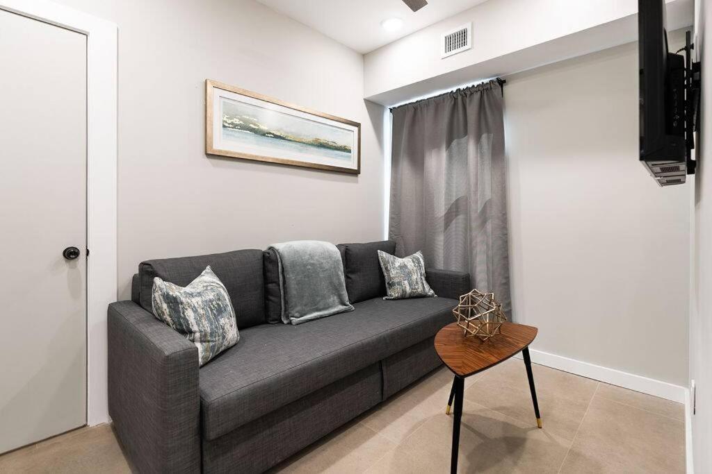 Elegant East Little Havana / Free Parking Appartement
